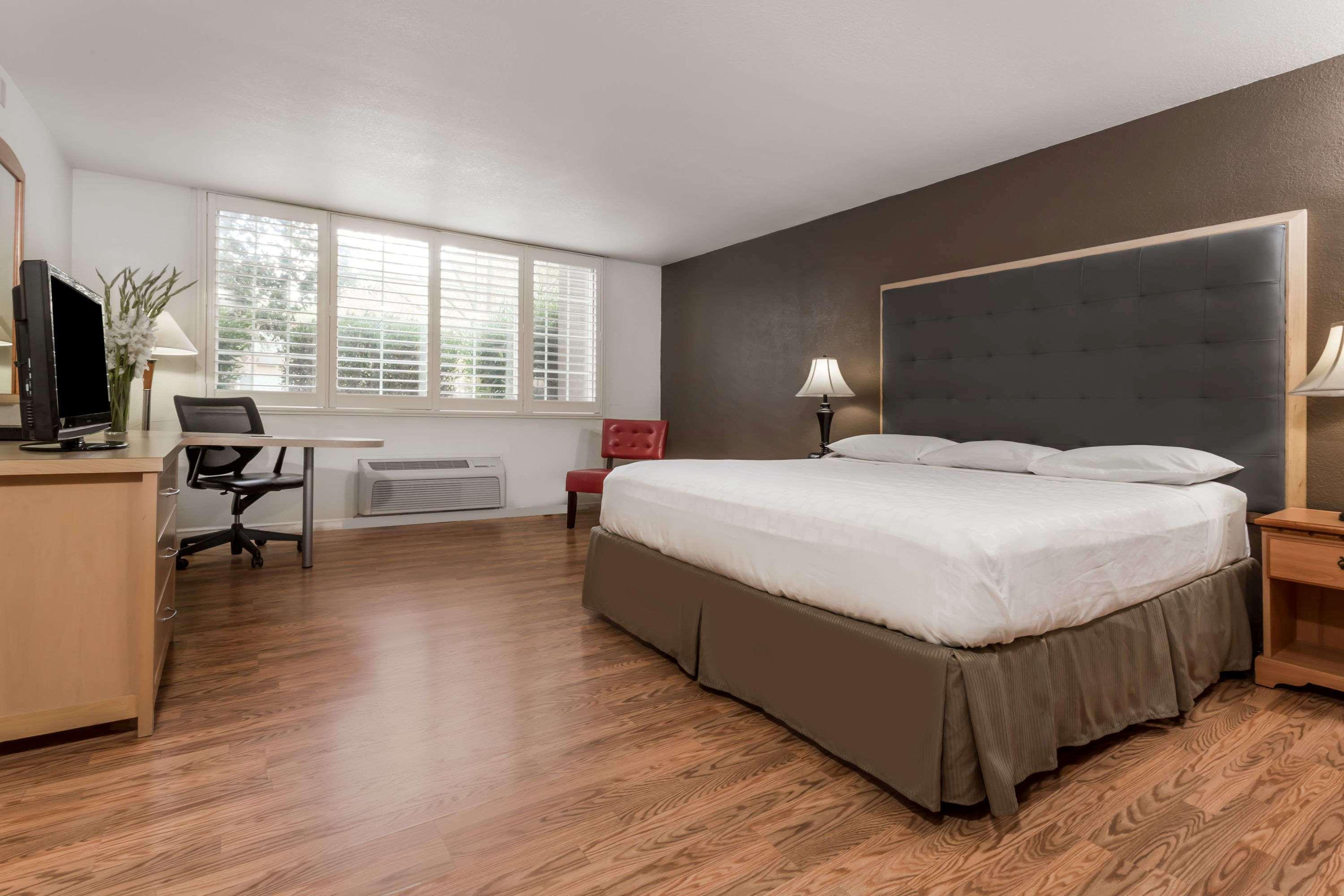 Prodigy Hotel, A Days By Wyndham Hotel 3*
