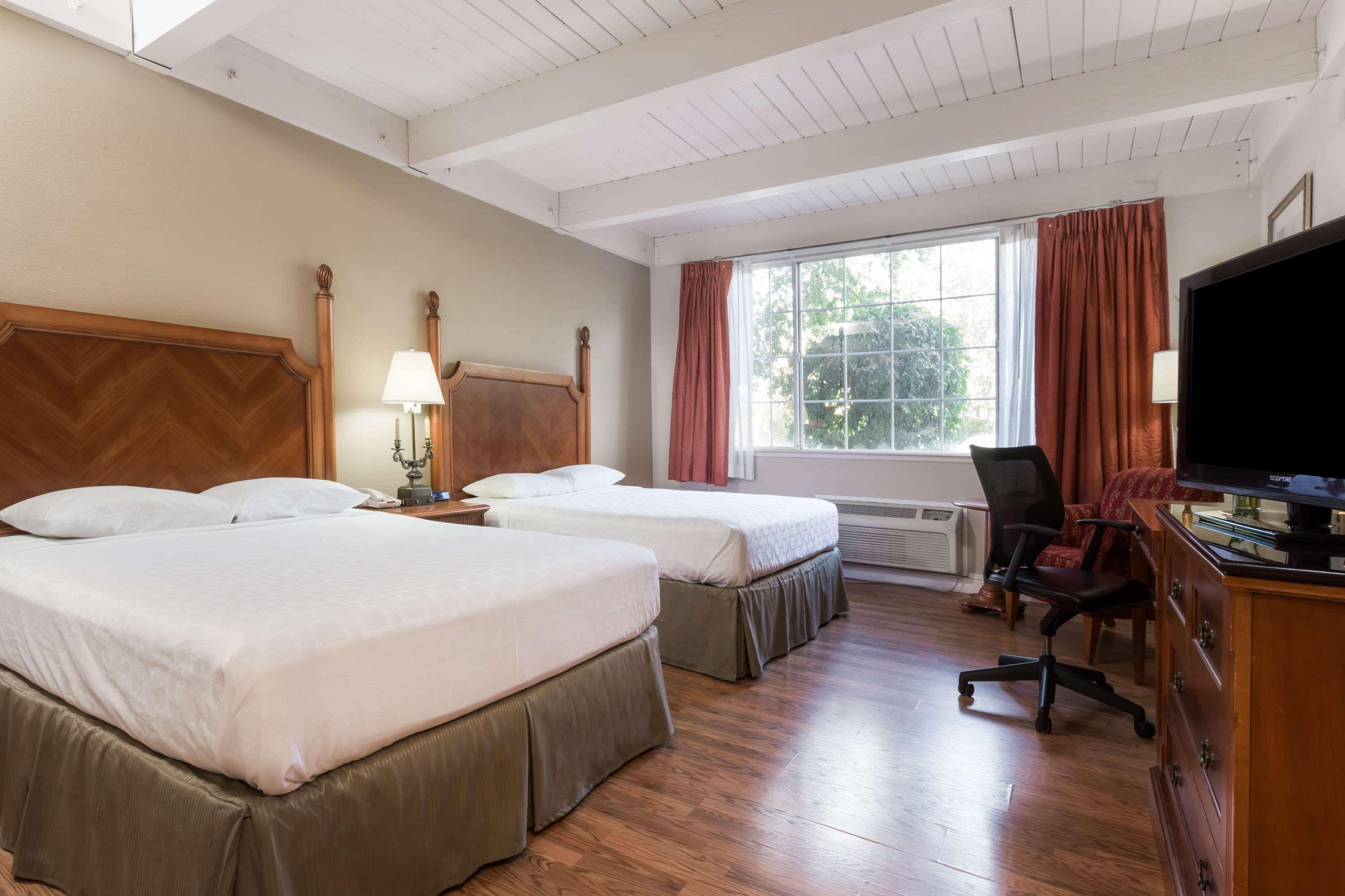 Prodigy Hotel, A Days By Wyndham 3*