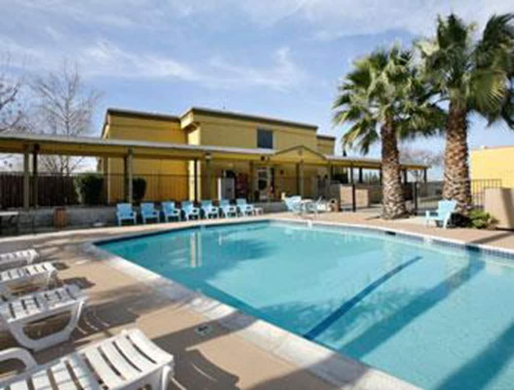 Prodigy Hotel, A Days By Wyndham 3*