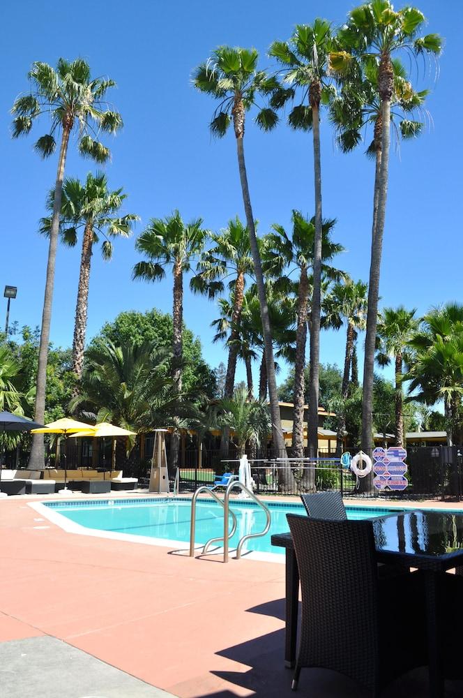 Prodigy Hotel, A Days By Wyndham Hotel 3*