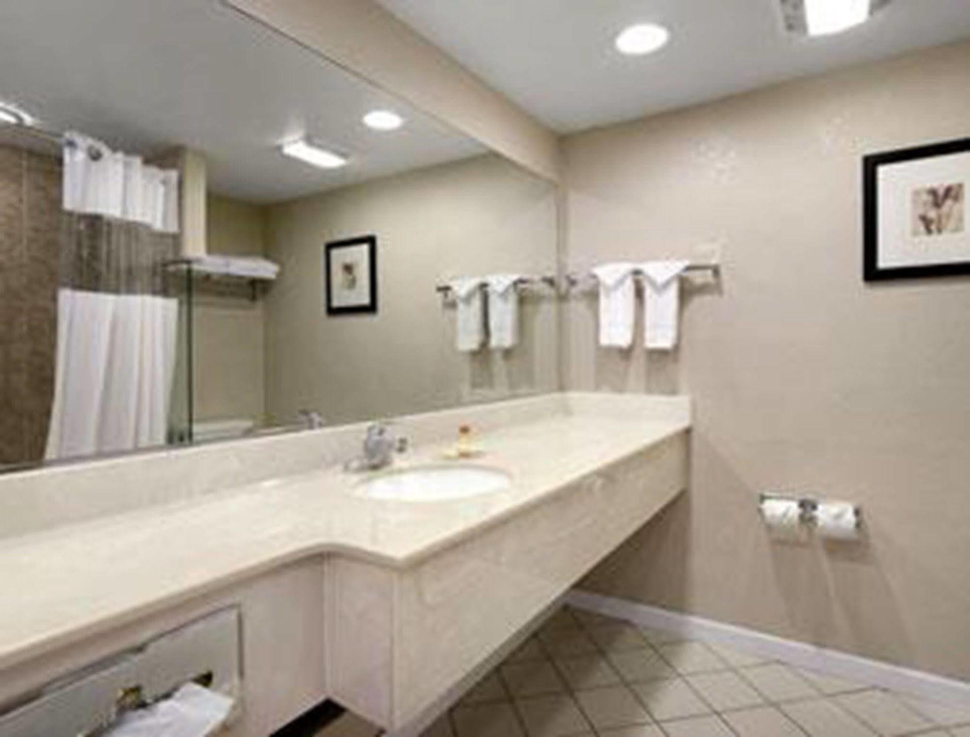Prodigy Hotel, A Days By Wyndham 3*